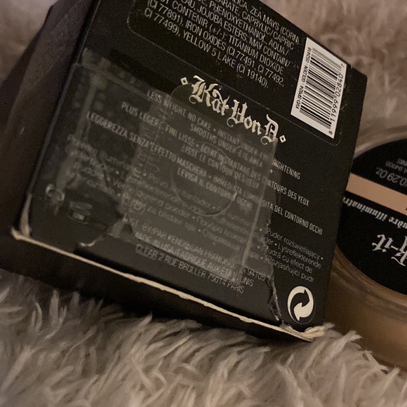 KVD LOCK-IT Brightening Powder in Golden .29oz - Picture 2 of 5